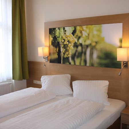 Weinhotel Rieder Poysdorf Extérieur photo