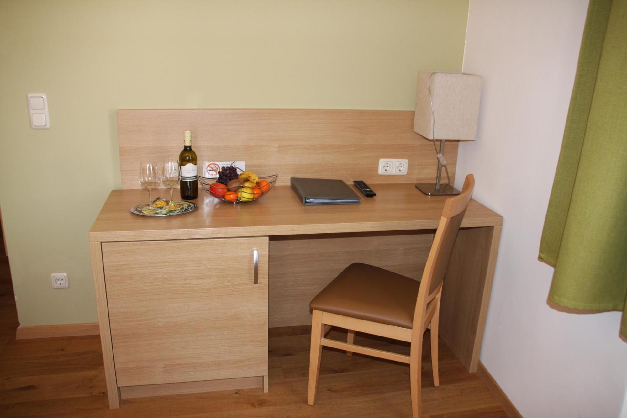 Weinhotel Rieder Poysdorf Extérieur photo