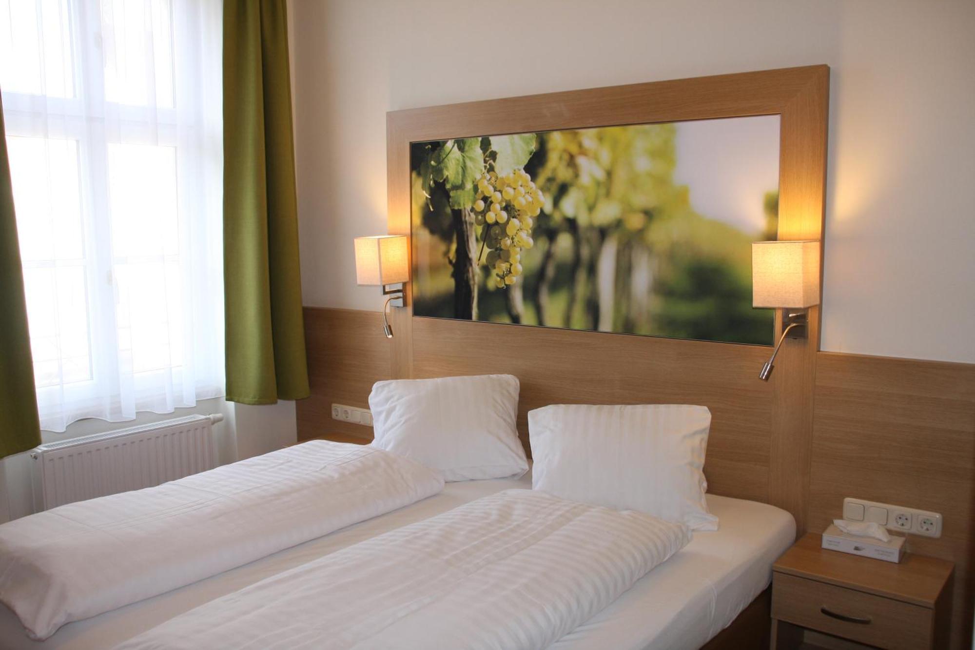 Weinhotel Rieder Poysdorf Extérieur photo