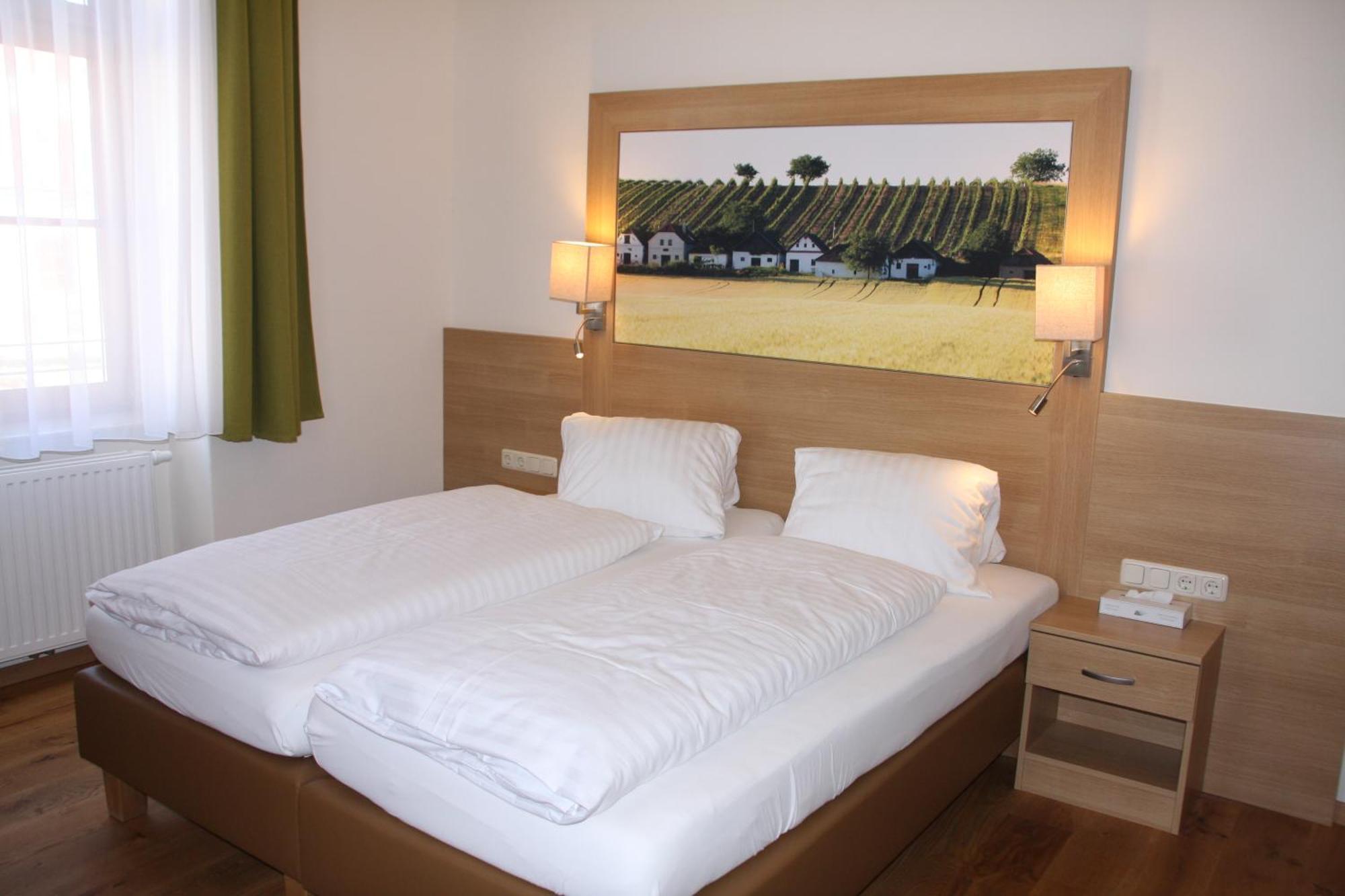 Weinhotel Rieder Poysdorf Extérieur photo