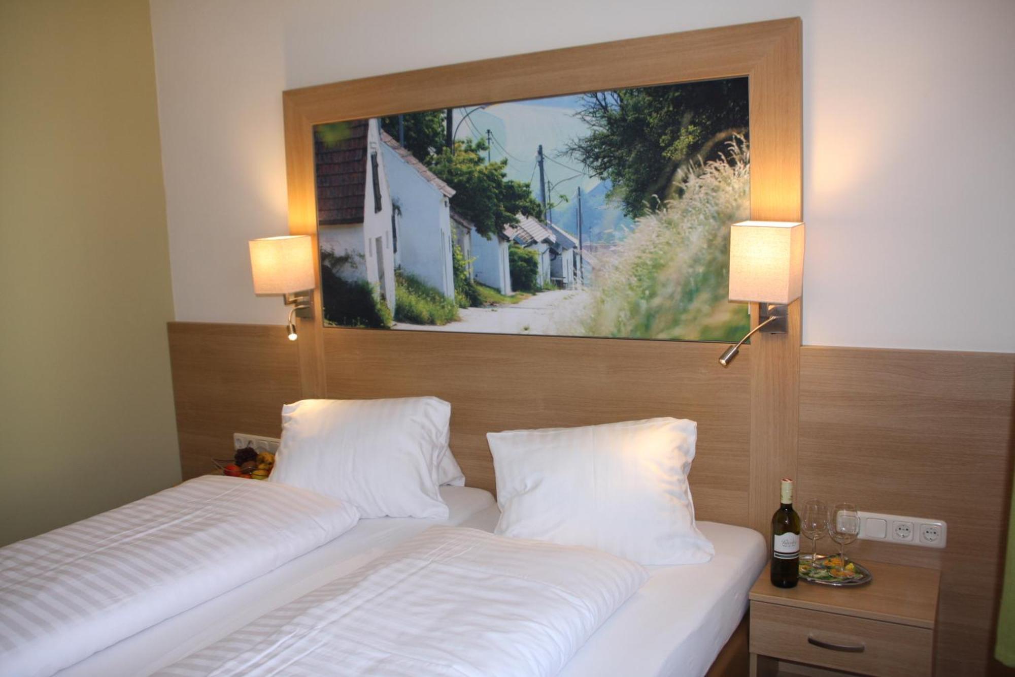 Weinhotel Rieder Poysdorf Extérieur photo