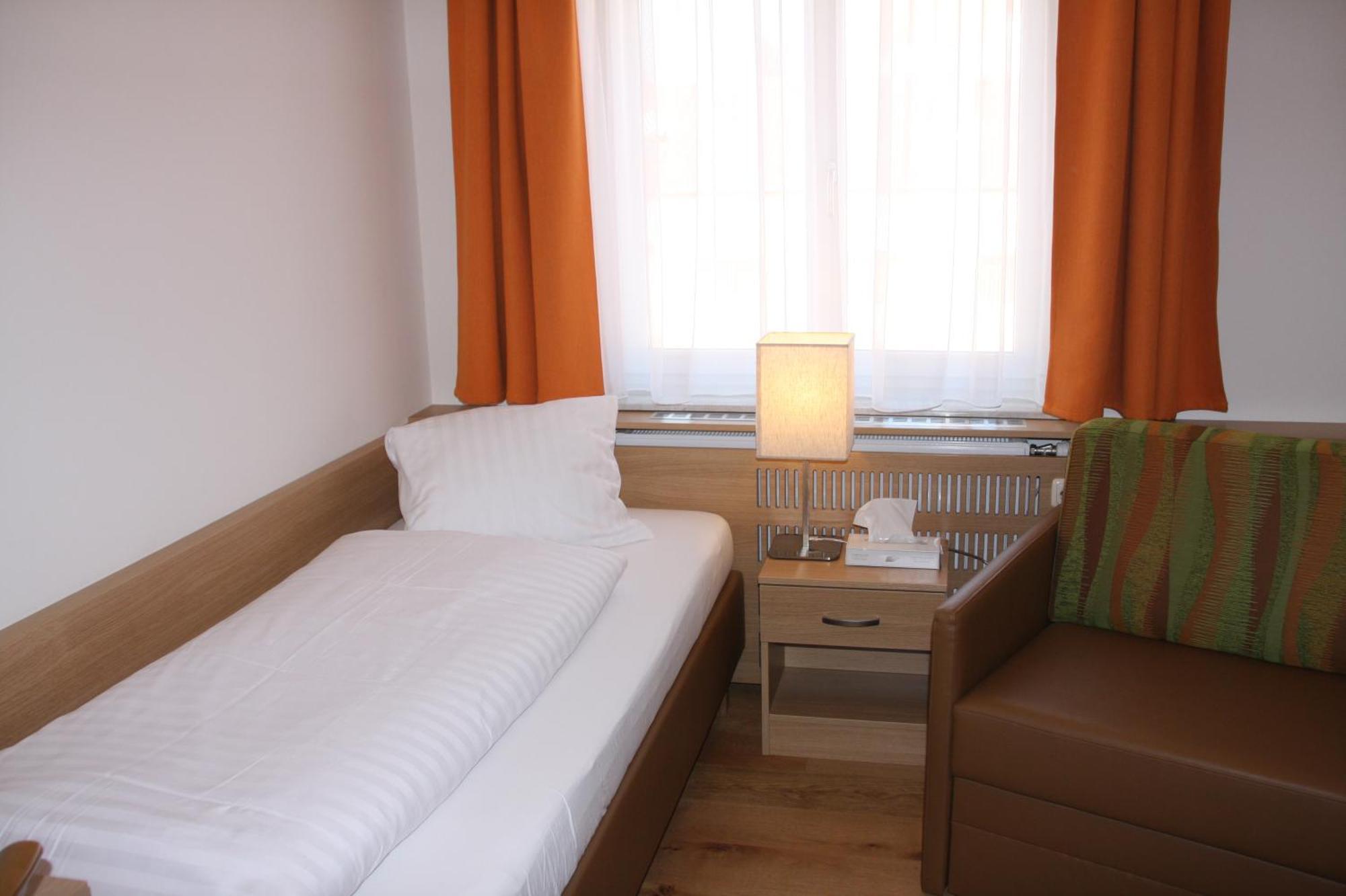 Weinhotel Rieder Poysdorf Extérieur photo
