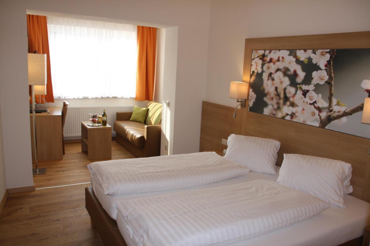 Weinhotel Rieder Poysdorf Extérieur photo
